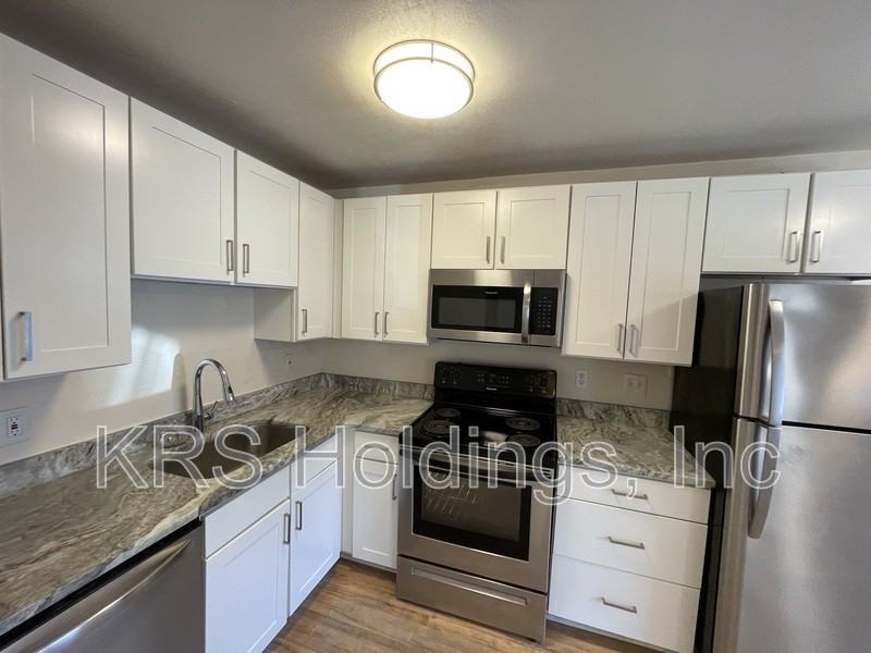 938 W Ocean View Ave - Photo 4 of 10