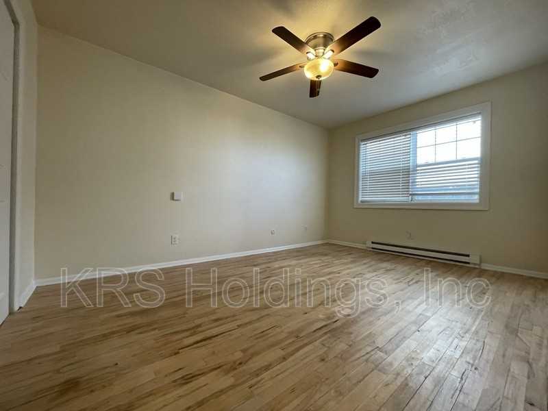 938 W Ocean View Ave - Photo 7 of 10