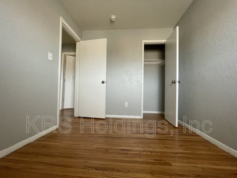 871 41st St - Photo 5 of 11