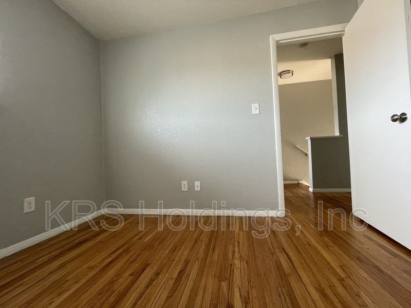 871 41st St - Photo 6 of 11