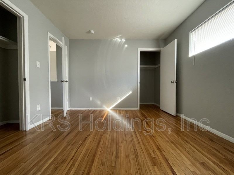 871 41st St - Photo 7 of 11