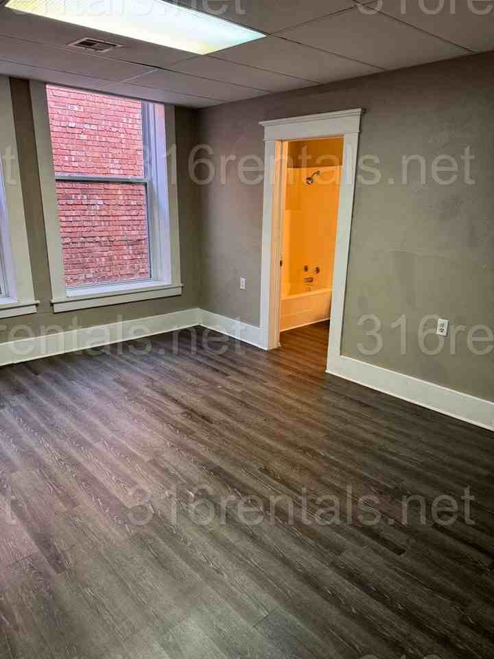 State Street Apartments - Photo 3 of 15