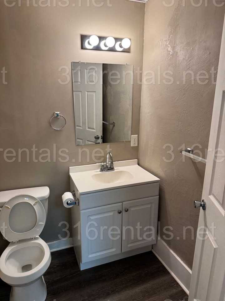 State Street Apartments - Photo 5 of 15