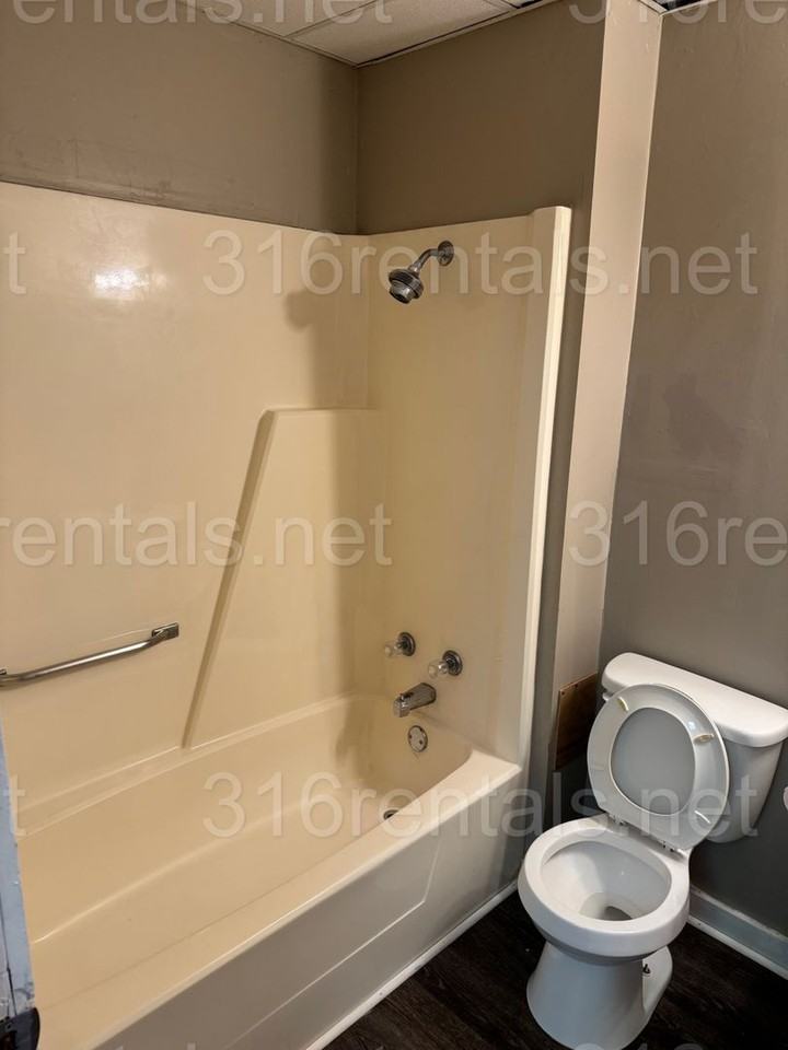 State Street Apartments - Photo 6 of 15