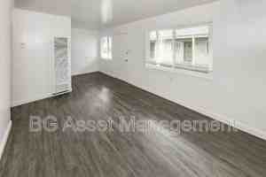 featured image of 1875 Powell St #3