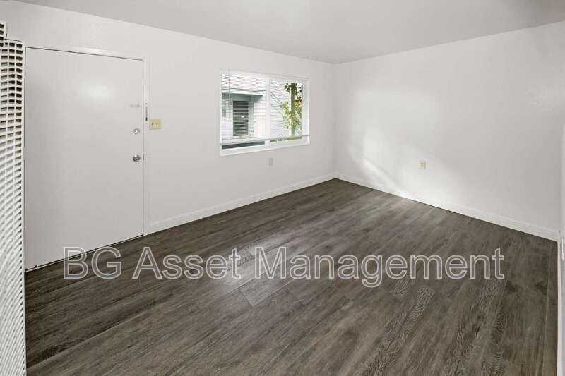 1875 Powell St #3 - Photo 6 of 17