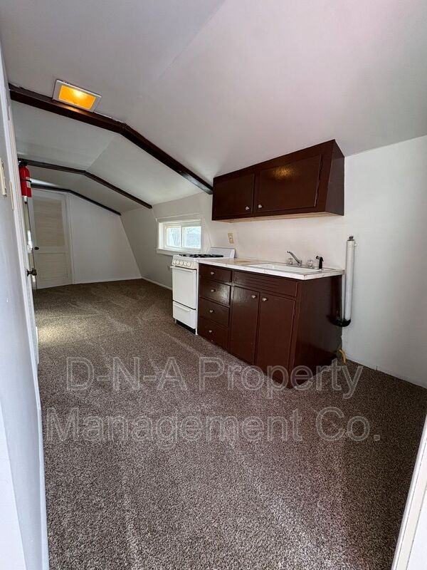 106 3rd St #15 - Photo 2 of 19