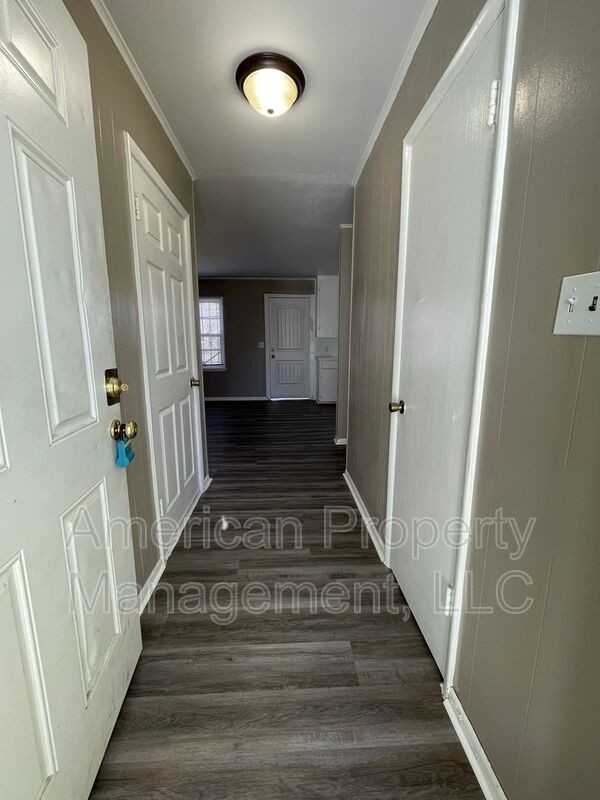 2405 N Urbana Ave - Photo 2 of 25