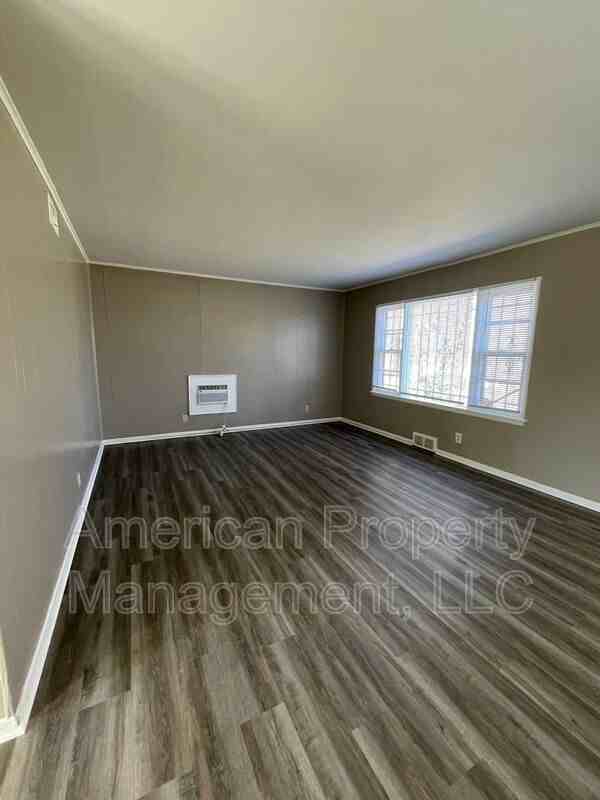 2405 N Urbana Ave - Photo 3 of 25