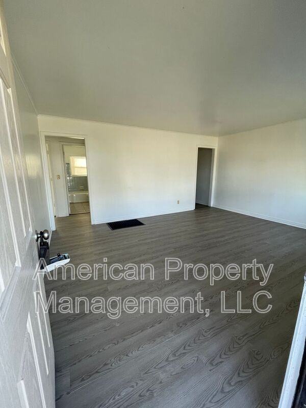 2730 N Main St - Photo 2 of 27