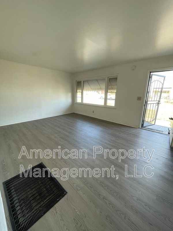 2730 N Main St - Photo 4 of 27