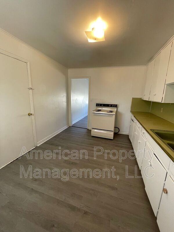 2730 N Main St - Photo 7 of 27
