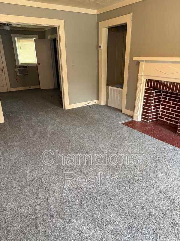 2802 Pecan St #B - Photo 2 of 26