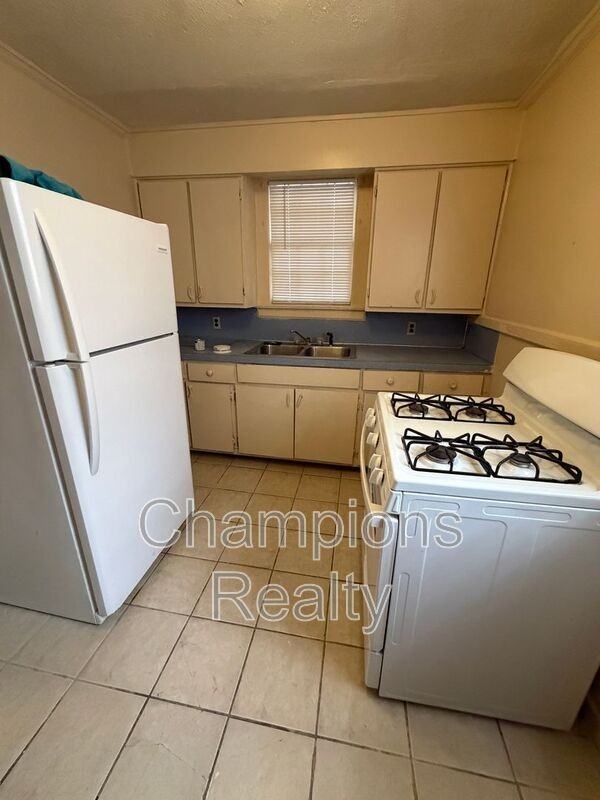 2802 Pecan St #B - Photo 5 of 26