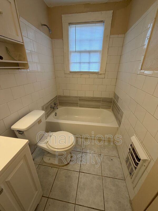 2802 Pecan St #B - Photo 6 of 26