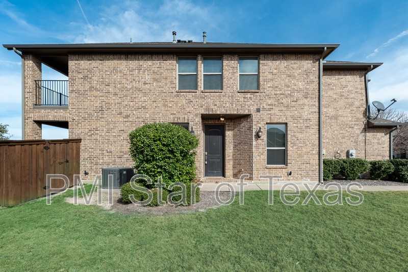 4529 Titus Cir - Photo 2 of 44