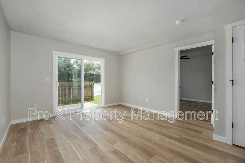 2213 E Macs Ct #18 - Photo 2 of 15