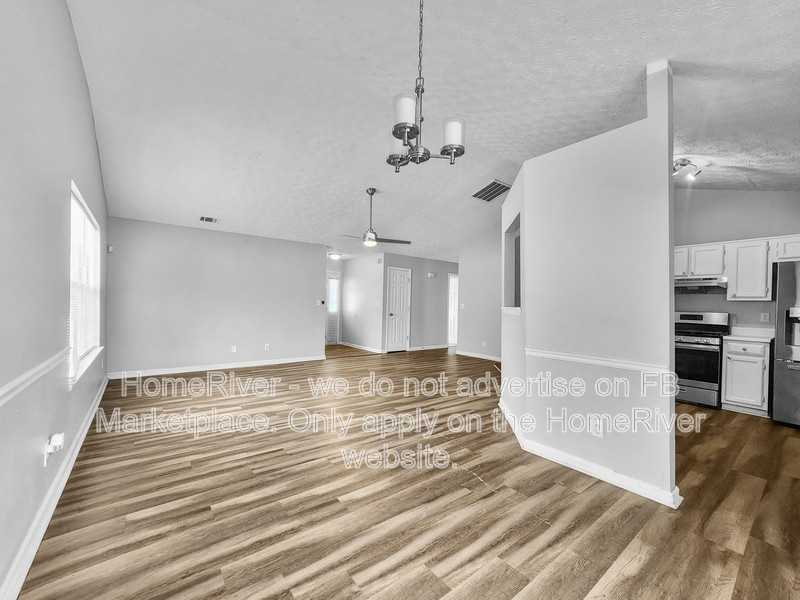 5855 Creekside Dr - Photo 3 of 22