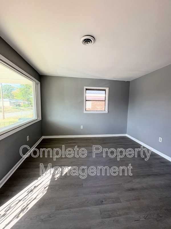 1669 19th Pl Sw - Photo 4 of 16