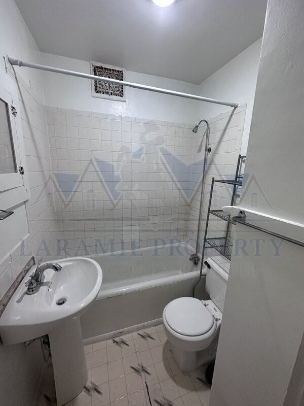 816 E Grand Ave #1 - Photo 5 of 11