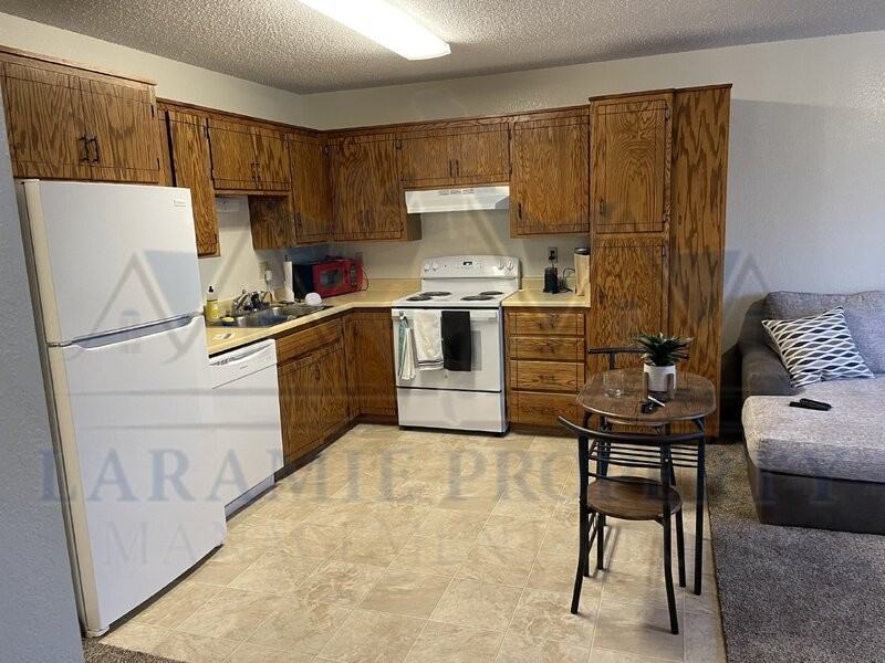 1725 Fetterman Dr #E - Photo 4 of 12