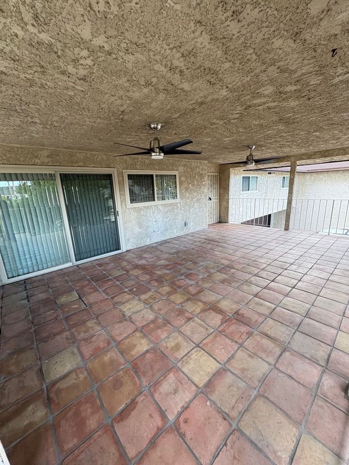 11702 Lakewood Blvd. Downey, 2 Car Garage, Central Air/Heat and in Unit Laundry! - Photo 4 of 4