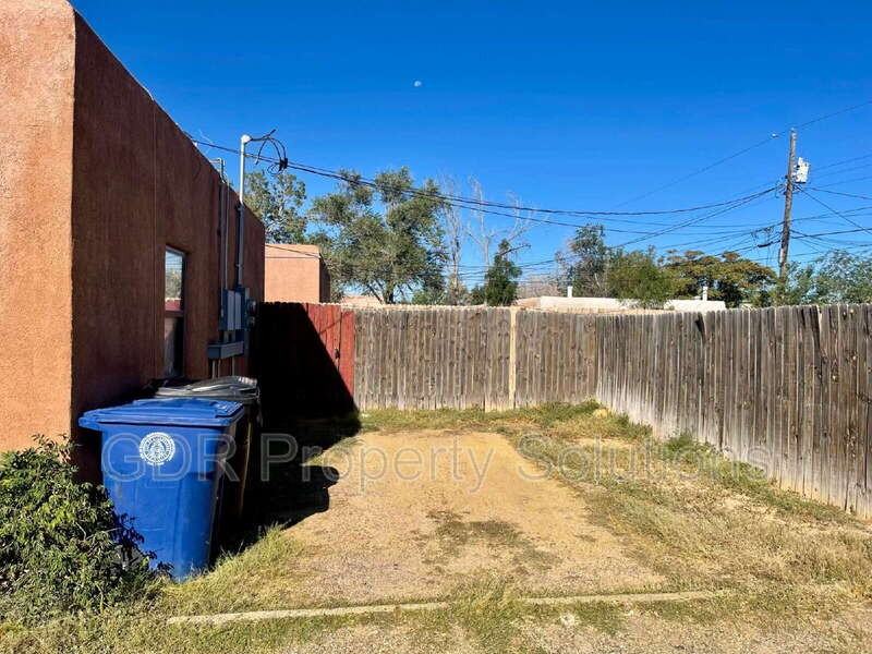 3531 Ross Ave Se - Photo 3 of 19