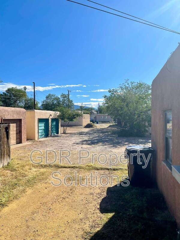 3531 Ross Ave Se - Photo 6 of 19