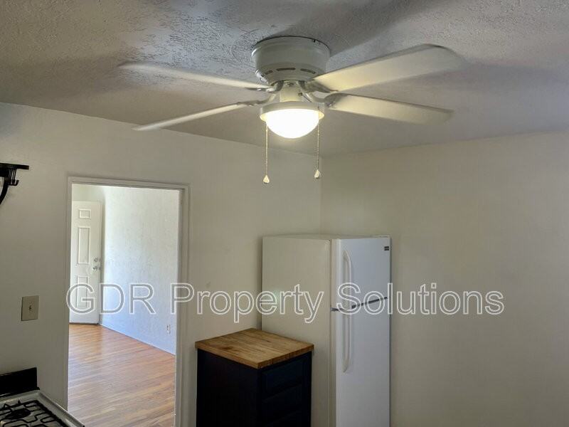 3531 Ross Ave Se - Photo 7 of 19