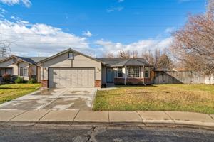 featured image of 2036 E Oakridge Ct