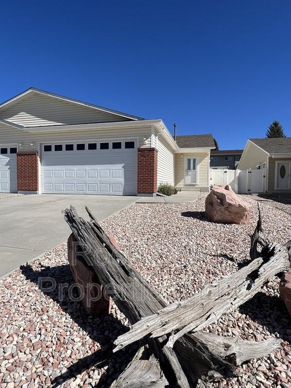 6003 Crow Rd - Photo 2 of 32