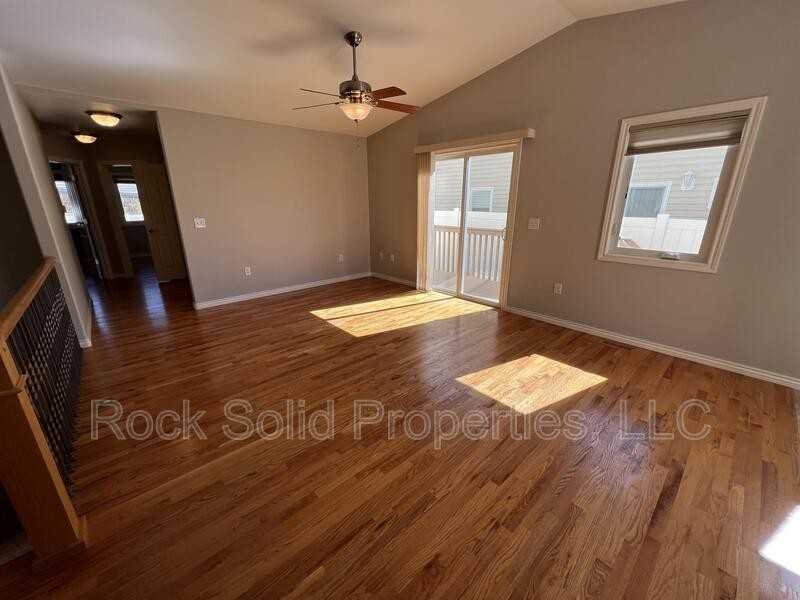 6003 Crow Rd - Photo 6 of 32