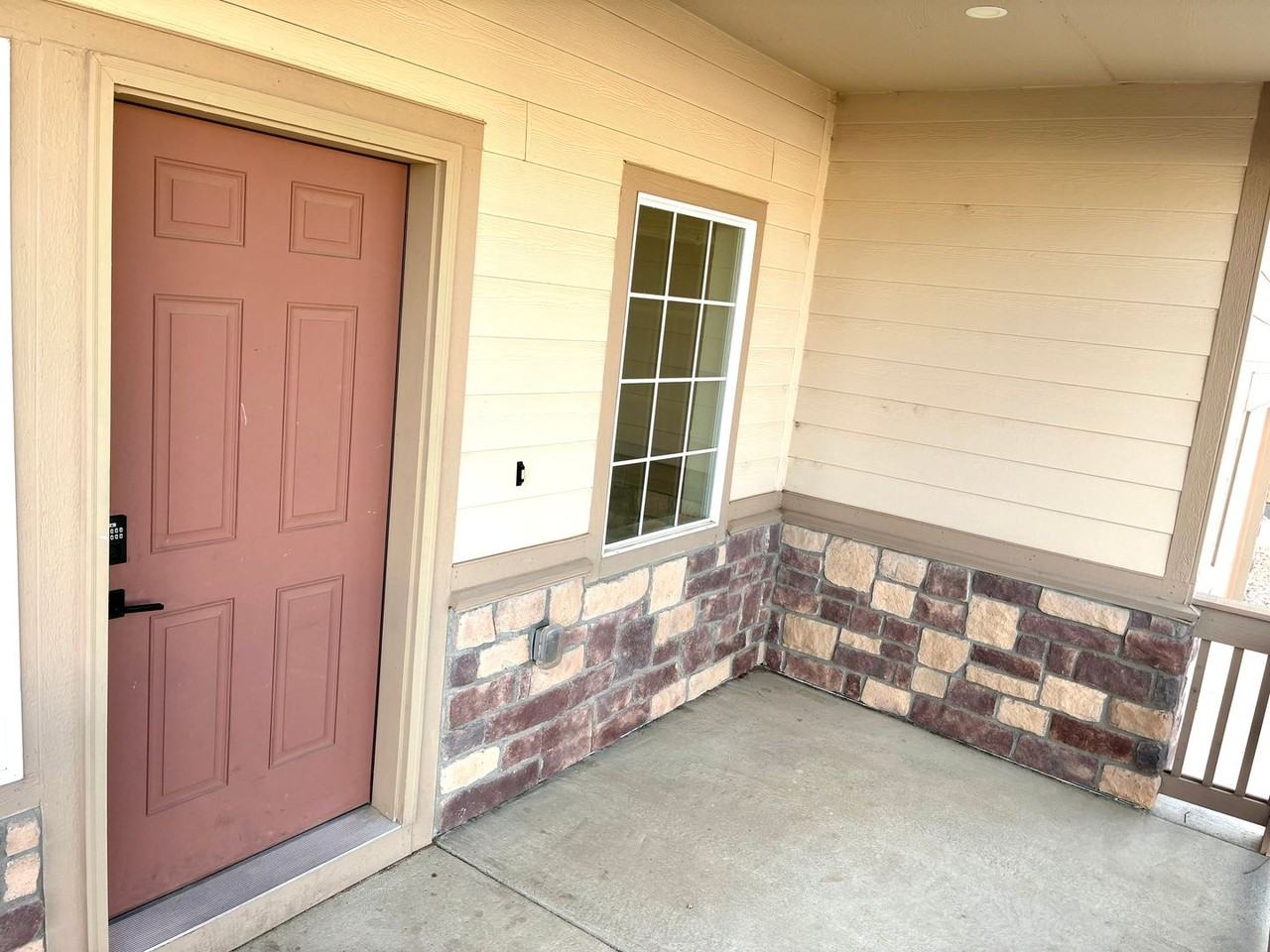 10322 17th St - Photo 5 of 37