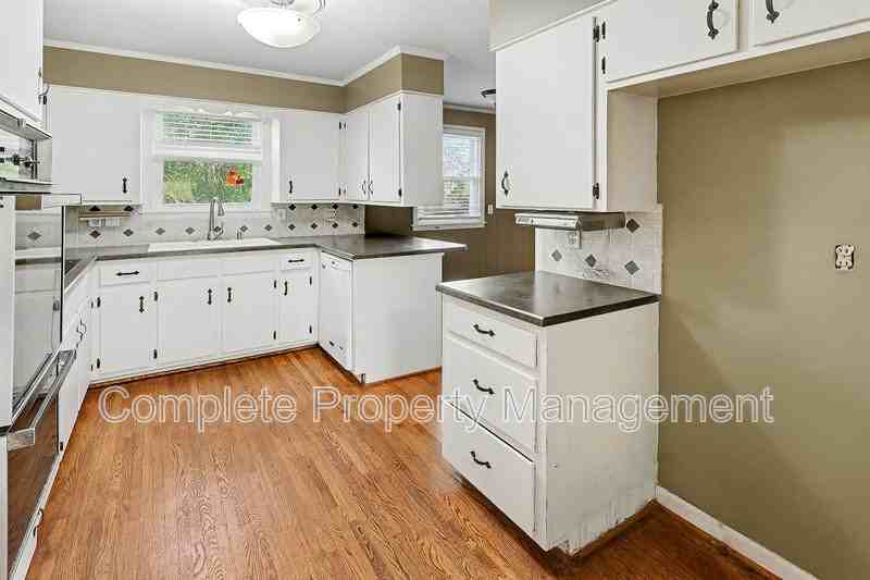 3801 Cromwell Dr - Photo 4 of 11