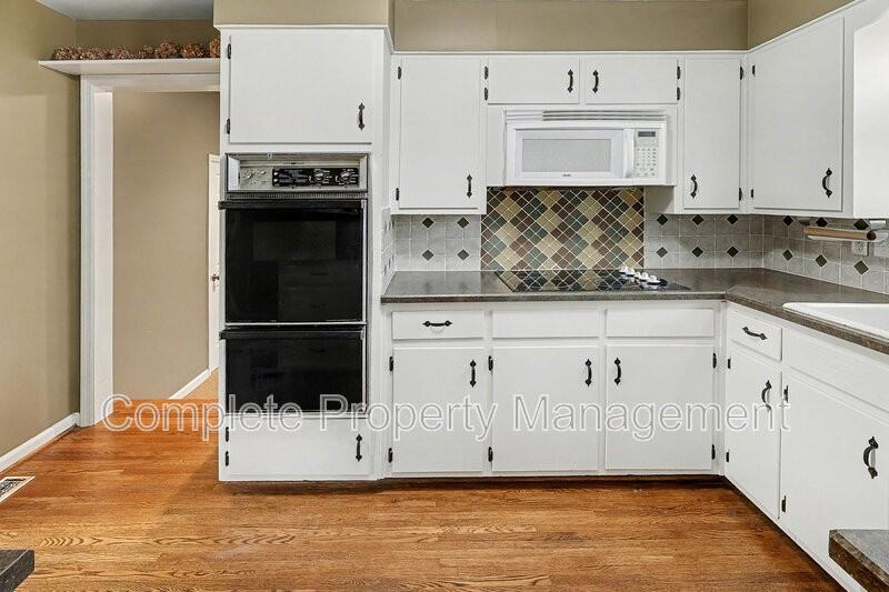 3801 Cromwell Dr - Photo 5 of 11