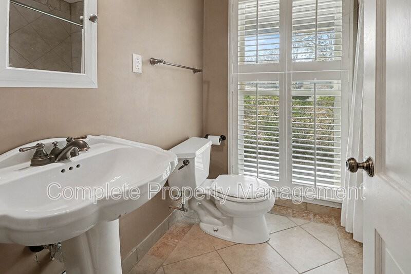 3801 Cromwell Dr - Photo 6 of 11