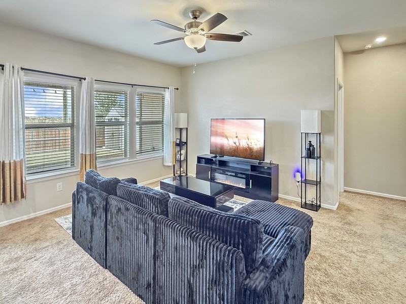 845 Watson Way - Photo 3 of 19