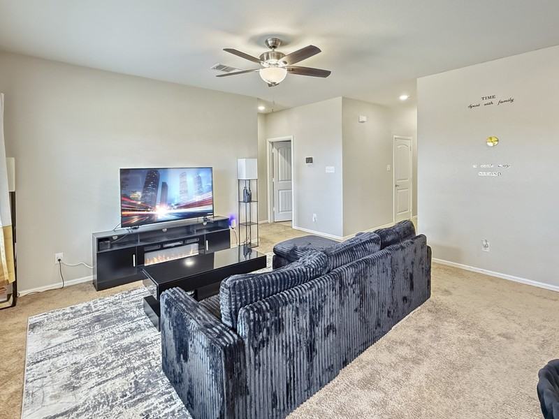 845 Watson Way - Photo 4 of 19