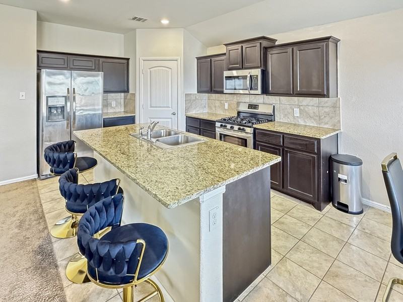 845 Watson Way - Photo 5 of 19