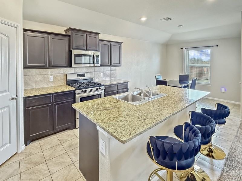 845 Watson Way - Photo 6 of 19