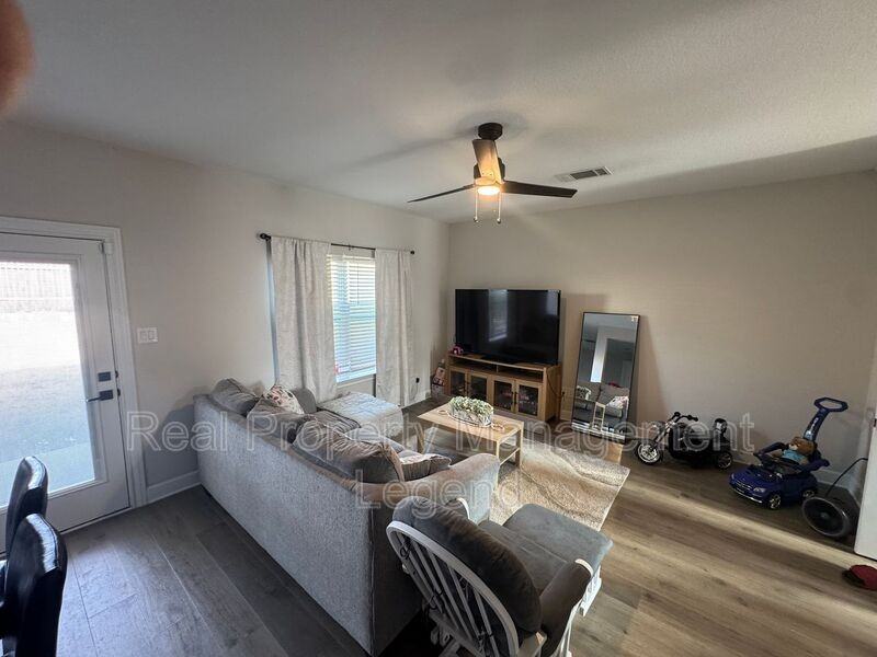 1210 Bullock Dr - Photo 4 of 13