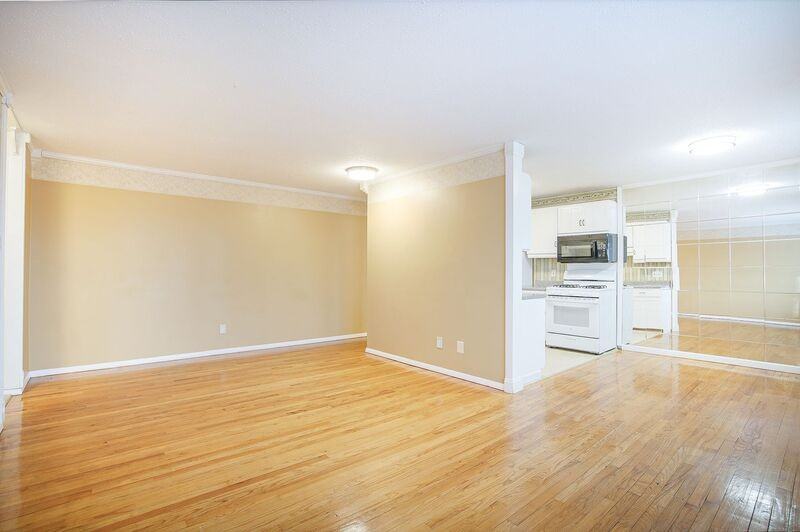 261 Regency Park Dr - Photo 2 of 21