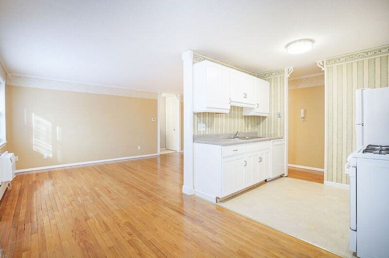 261 Regency Park Dr - Photo 3 of 21