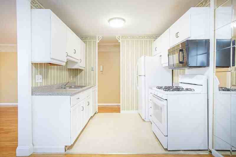 261 Regency Park Dr - Photo 4 of 21