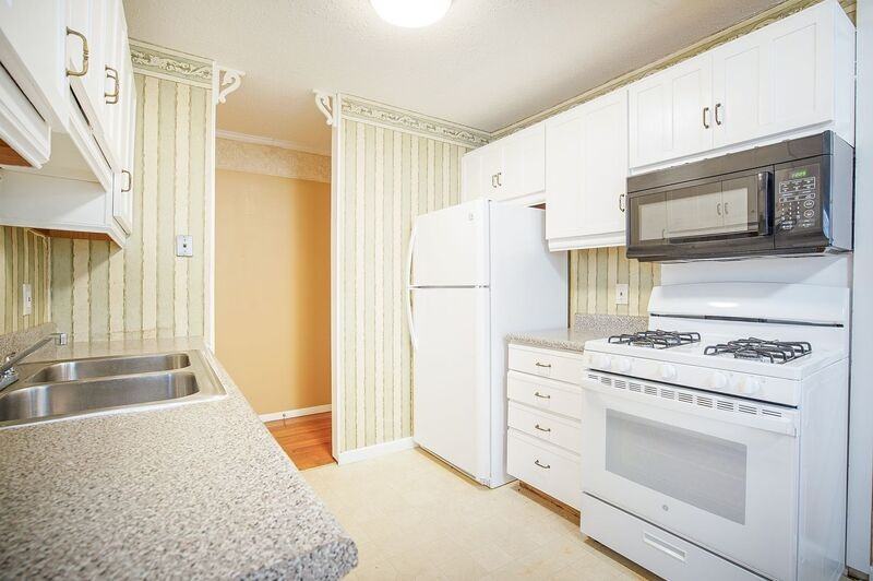 261 Regency Park Dr - Photo 5 of 21