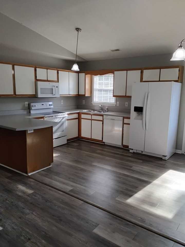 422 Holly St - Photo 4 of 23