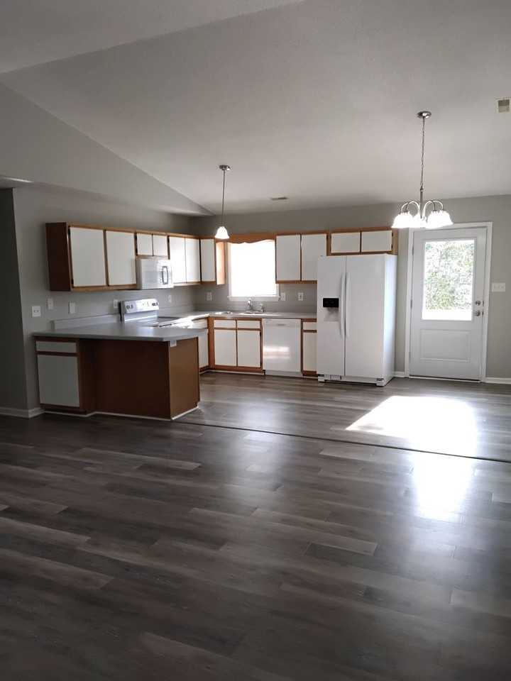 422 Holly St - Photo 7 of 23