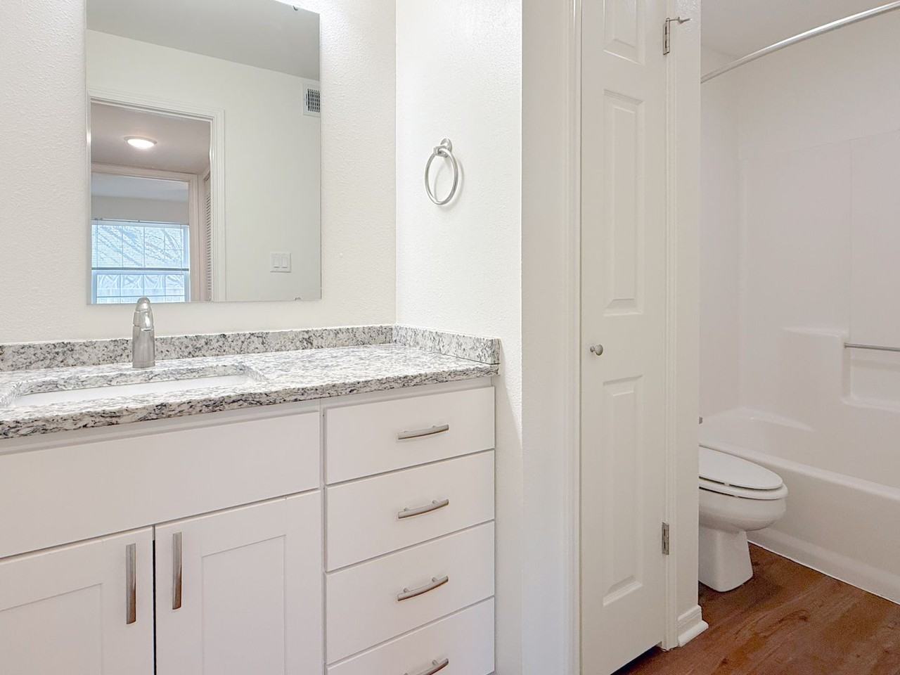 Gentry Square Apartments - Photo 4 of 36