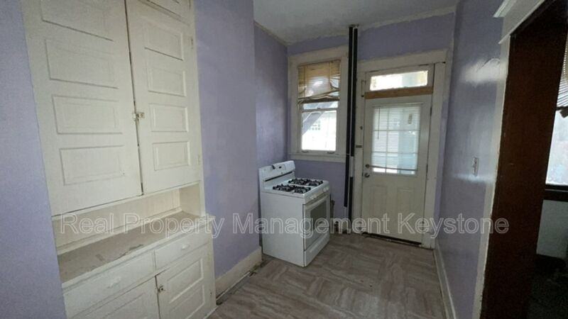 1247 Chartiers Ave - Photo 4 of 21