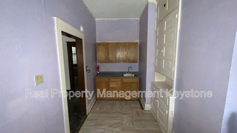 1247 Chartiers Ave - Photo 5 of 21